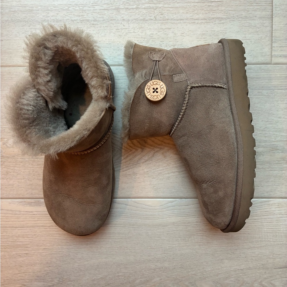 UGG MINI BAILEY BUTTON GENUINE SHEARLING BOOTIE - image 2
